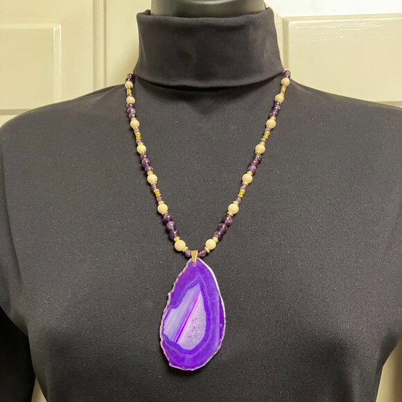 Gorgeous 2.5 in Agate Amethyst Gemstone Raw Edge 22 in Beaded necklace - Picture 4 of 12